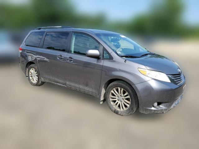 Photo 3 VIN: 5TDYK3DC8CS188870 - TOYOTA SIENNA XLE 