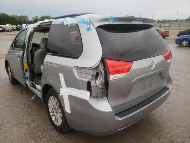 Photo 2 VIN: 5TDYK3DC8CS193082 - TOYOTA SIENNA XLE 