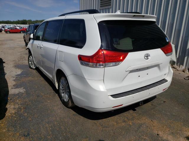 Photo 2 VIN: 5TDYK3DC8CS225190 - TOYOTA SIENNA XLE 