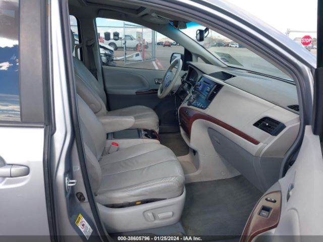 Photo 4 VIN: 5TDYK3DC8CS245729 - TOYOTA SIENNA 