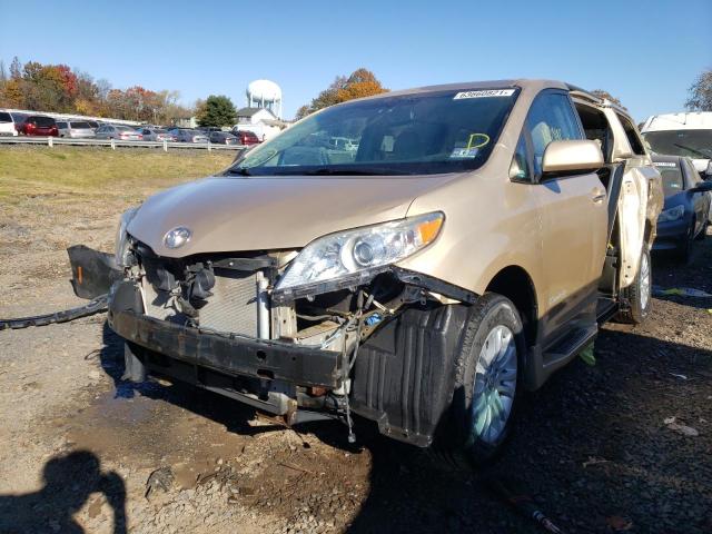 Photo 1 VIN: 5TDYK3DC8CS266628 - TOYOTA SIENNA XLE 