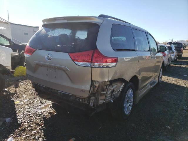 Photo 3 VIN: 5TDYK3DC8CS266628 - TOYOTA SIENNA XLE 