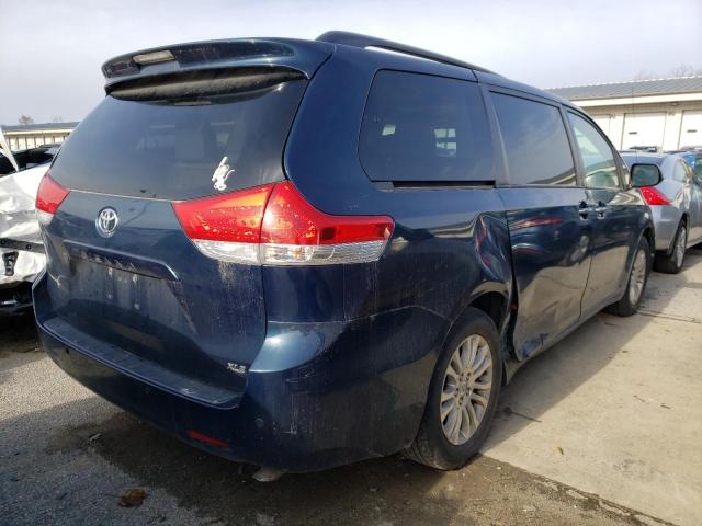 Photo 3 VIN: 5TDYK3DC8CS272865 - TOYOTA SIENNA XLE 