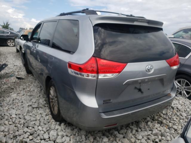 Photo 2 VIN: 5TDYK3DC8CS275331 - TOYOTA SIENNA XLE 