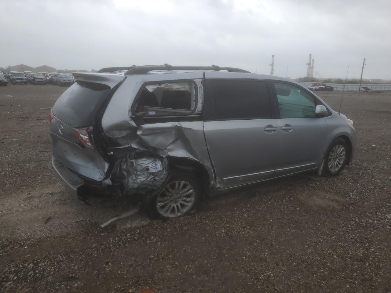 Photo 2 VIN: 5TDYK3DC8DS292292 - TOYOTA SIENNA 