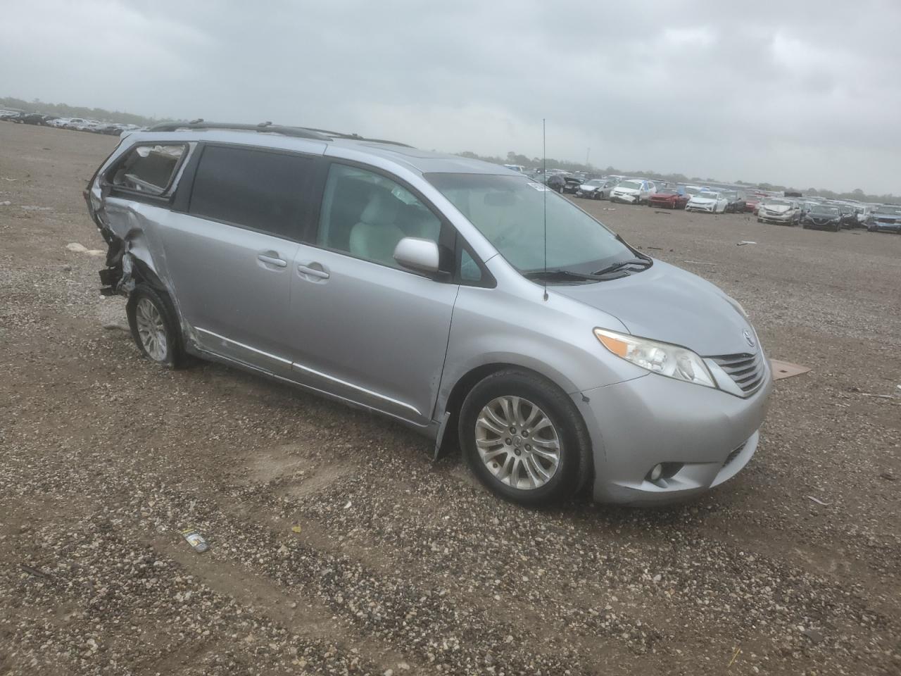 Photo 3 VIN: 5TDYK3DC8DS292292 - TOYOTA SIENNA 