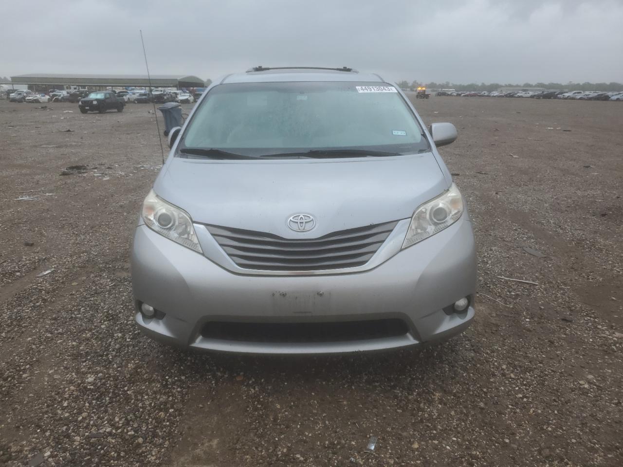 Photo 4 VIN: 5TDYK3DC8DS292292 - TOYOTA SIENNA 