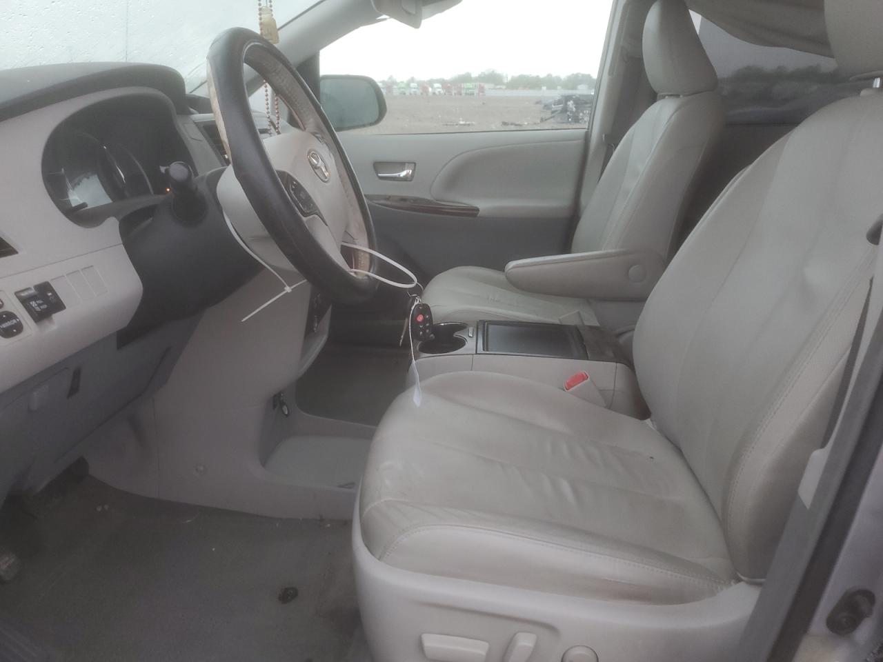 Photo 6 VIN: 5TDYK3DC8DS292292 - TOYOTA SIENNA 