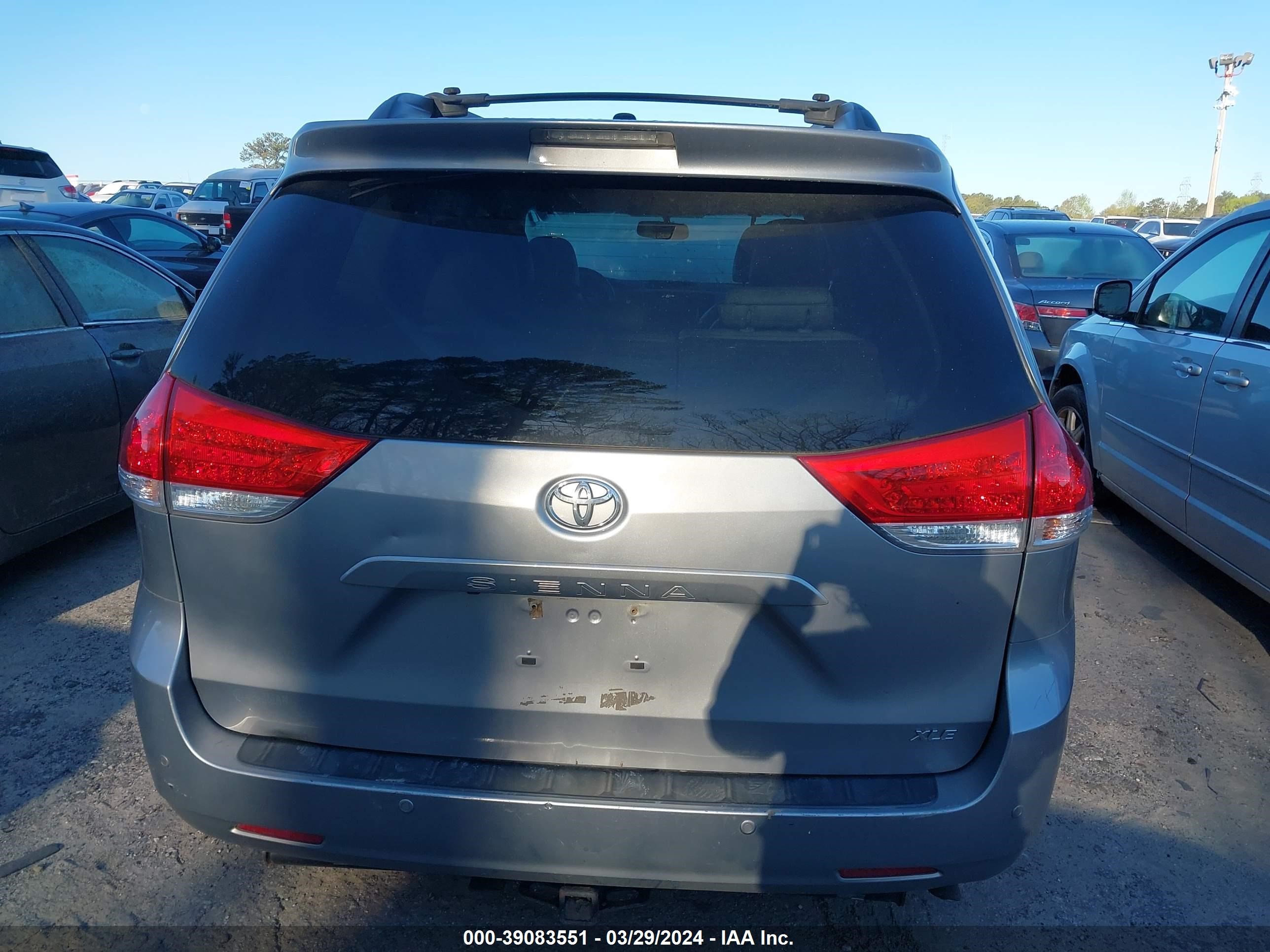 Photo 14 VIN: 5TDYK3DC8DS299629 - TOYOTA SIENNA 