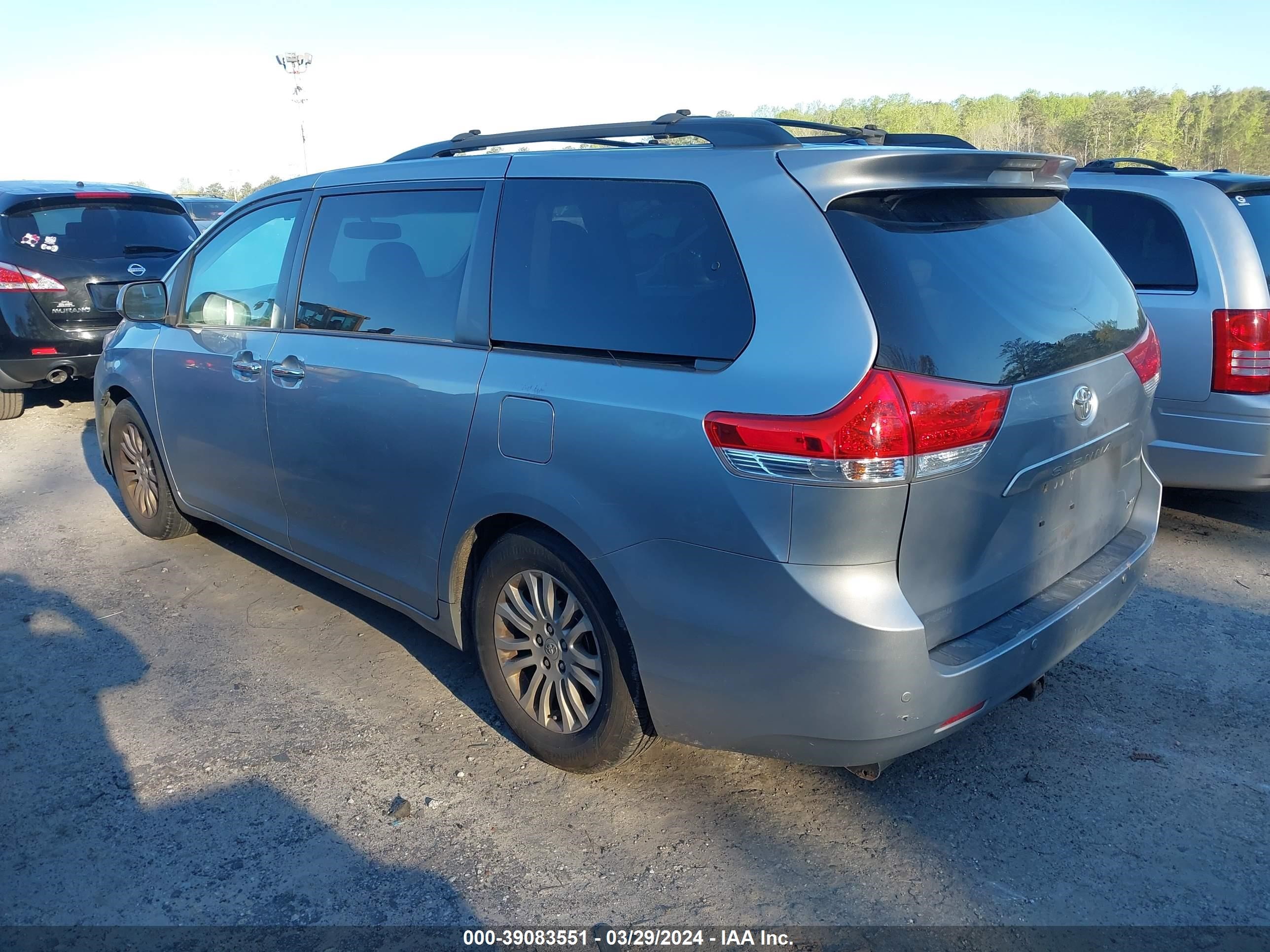 Photo 2 VIN: 5TDYK3DC8DS299629 - TOYOTA SIENNA 