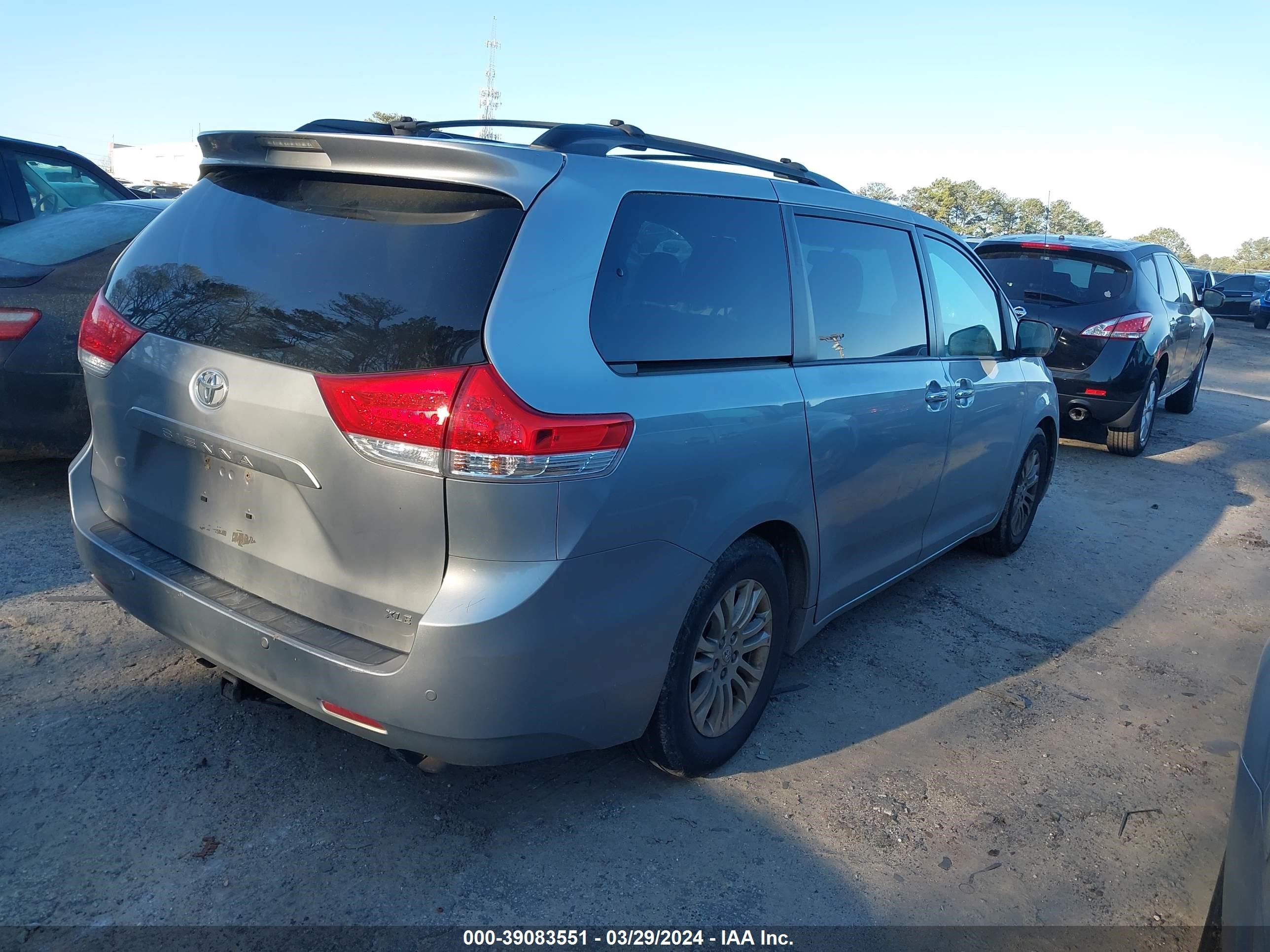 Photo 3 VIN: 5TDYK3DC8DS299629 - TOYOTA SIENNA 