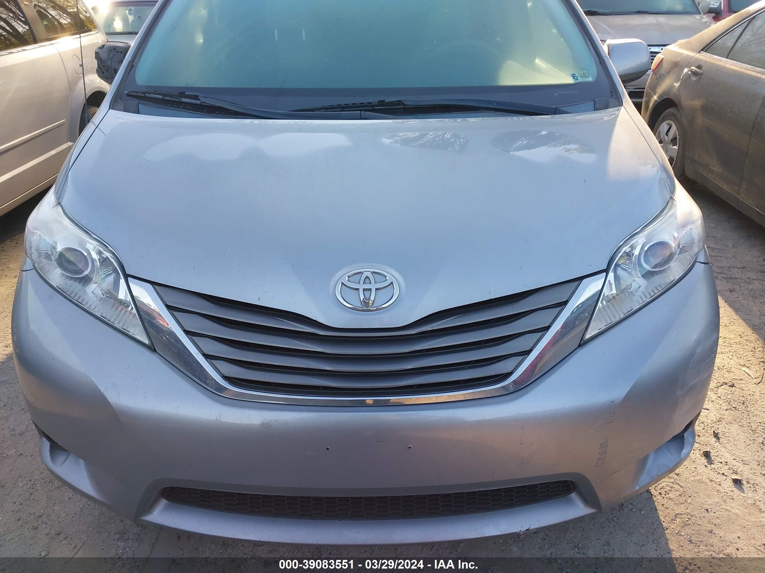 Photo 5 VIN: 5TDYK3DC8DS299629 - TOYOTA SIENNA 