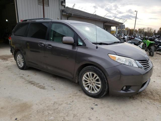 Photo 3 VIN: 5TDYK3DC8DS328403 - TOYOTA SIENNA XLE 