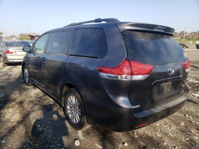 Photo 2 VIN: 5TDYK3DC8DS380209 - TOYOTA SIENNA XLE 