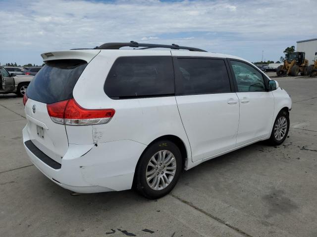 Photo 2 VIN: 5TDYK3DC8DS390044 - TOYOTA SIENNA XLE 