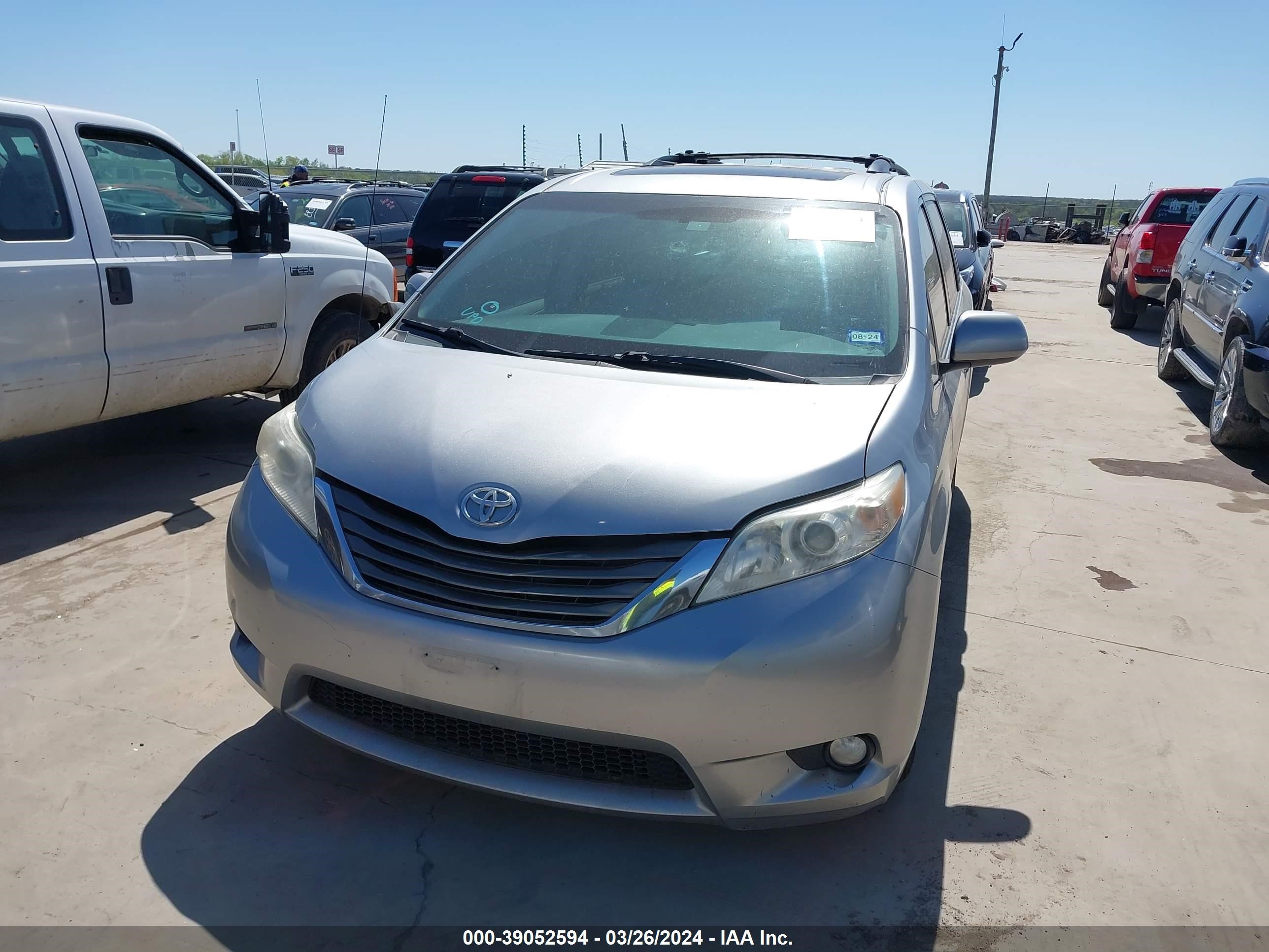 Photo 12 VIN: 5TDYK3DC8ES412934 - TOYOTA SIENNA 