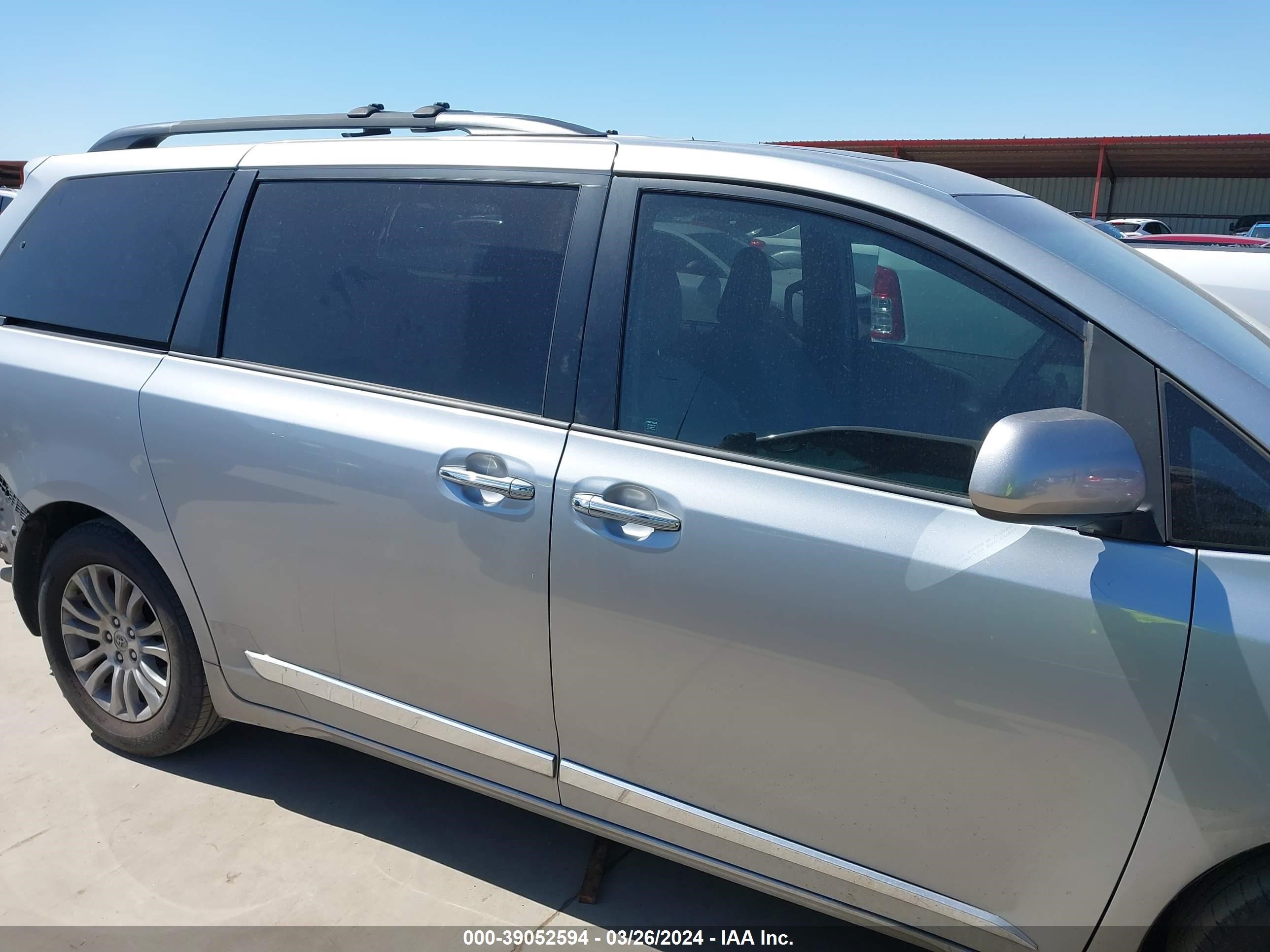 Photo 13 VIN: 5TDYK3DC8ES412934 - TOYOTA SIENNA 