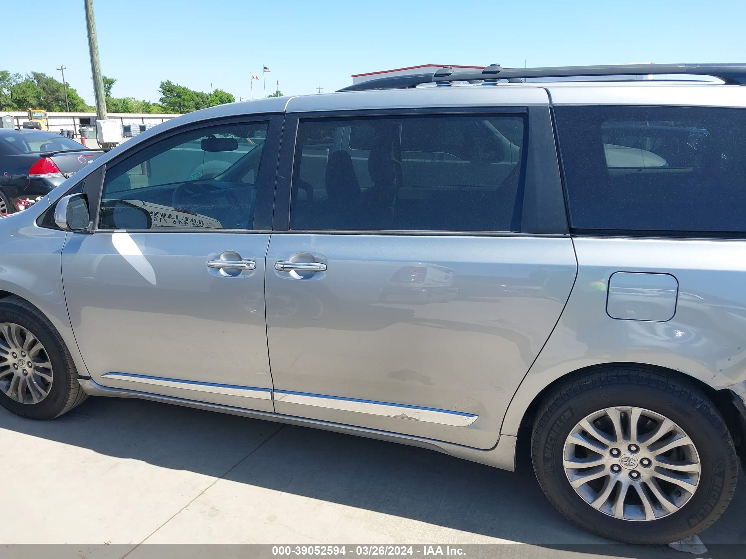 Photo 14 VIN: 5TDYK3DC8ES412934 - TOYOTA SIENNA 