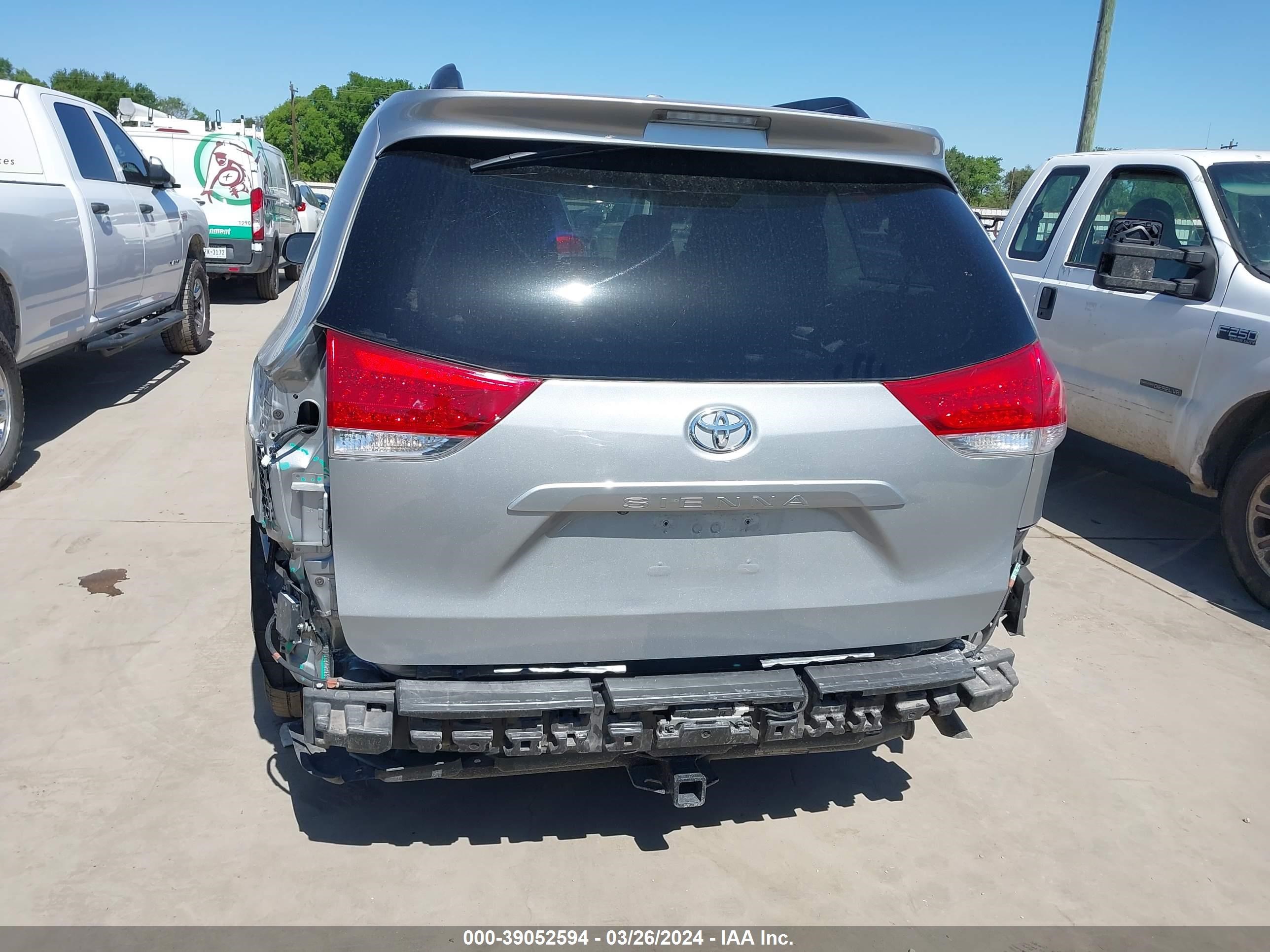 Photo 16 VIN: 5TDYK3DC8ES412934 - TOYOTA SIENNA 