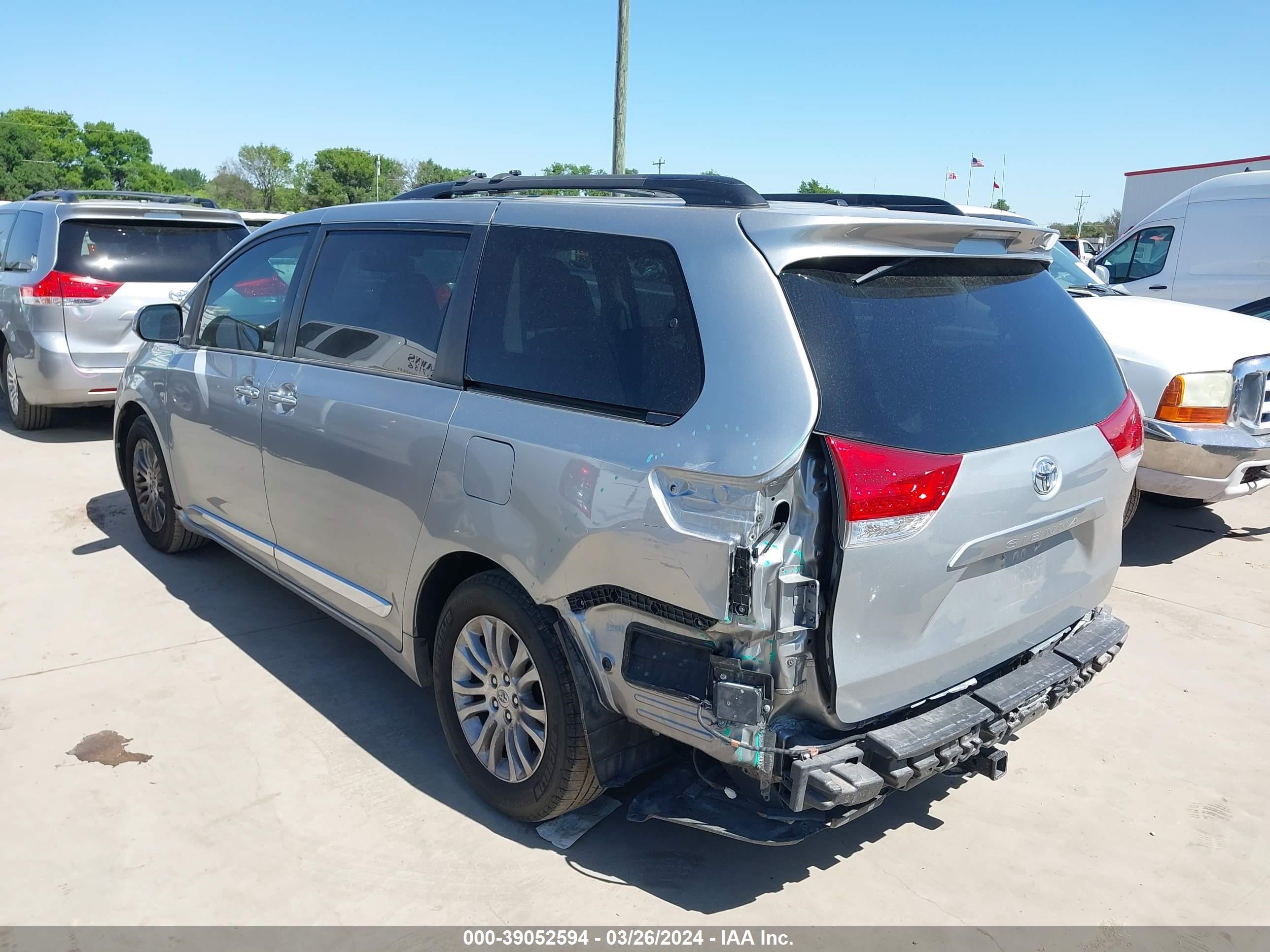 Photo 2 VIN: 5TDYK3DC8ES412934 - TOYOTA SIENNA 