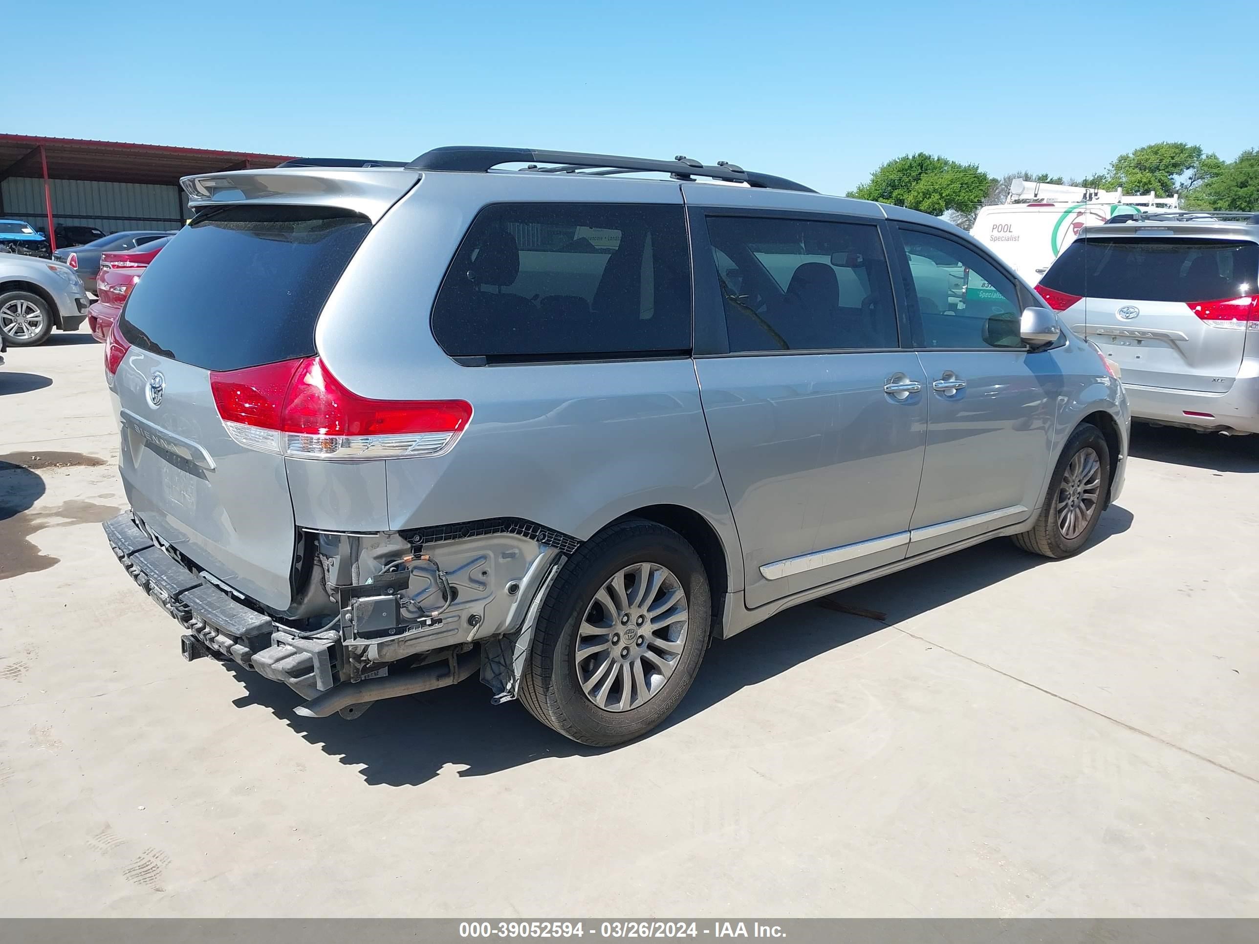 Photo 3 VIN: 5TDYK3DC8ES412934 - TOYOTA SIENNA 