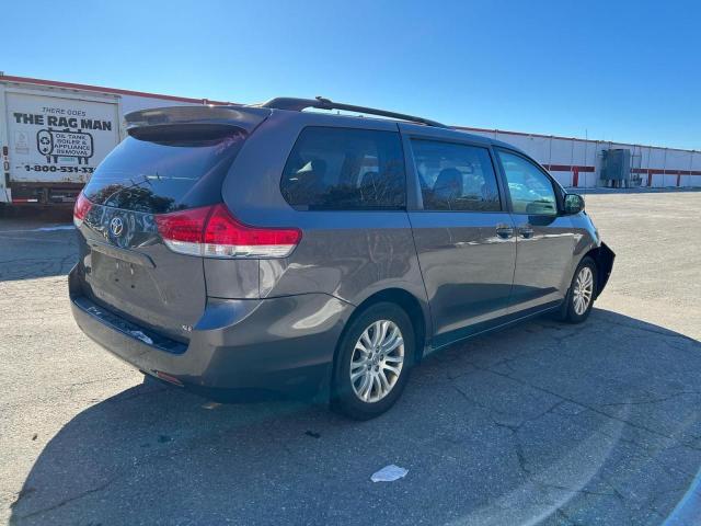 Photo 3 VIN: 5TDYK3DC8ES499072 - TOYOTA SIENNA XLE 