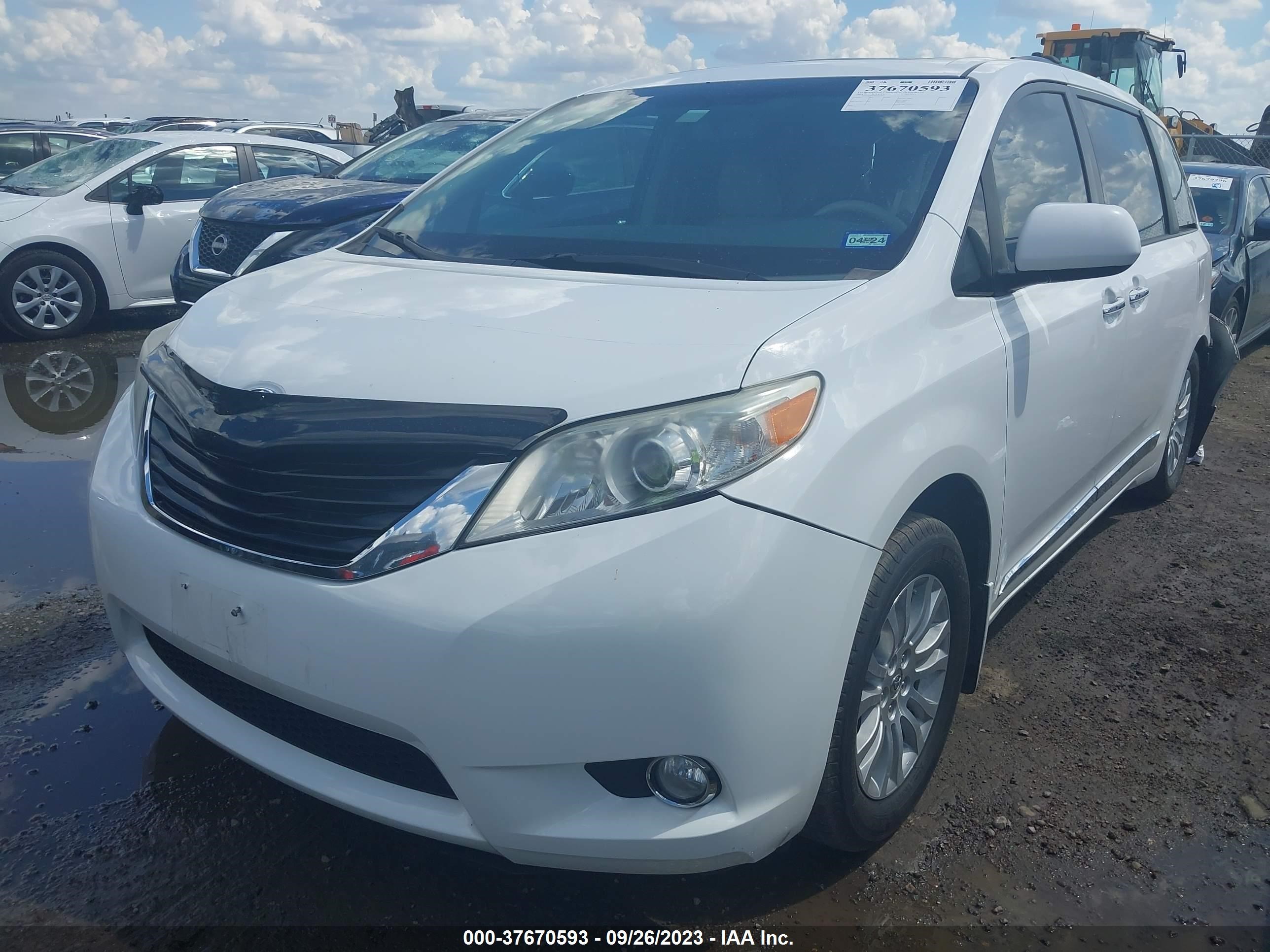 Photo 1 VIN: 5TDYK3DC8ES514847 - TOYOTA SIENNA 