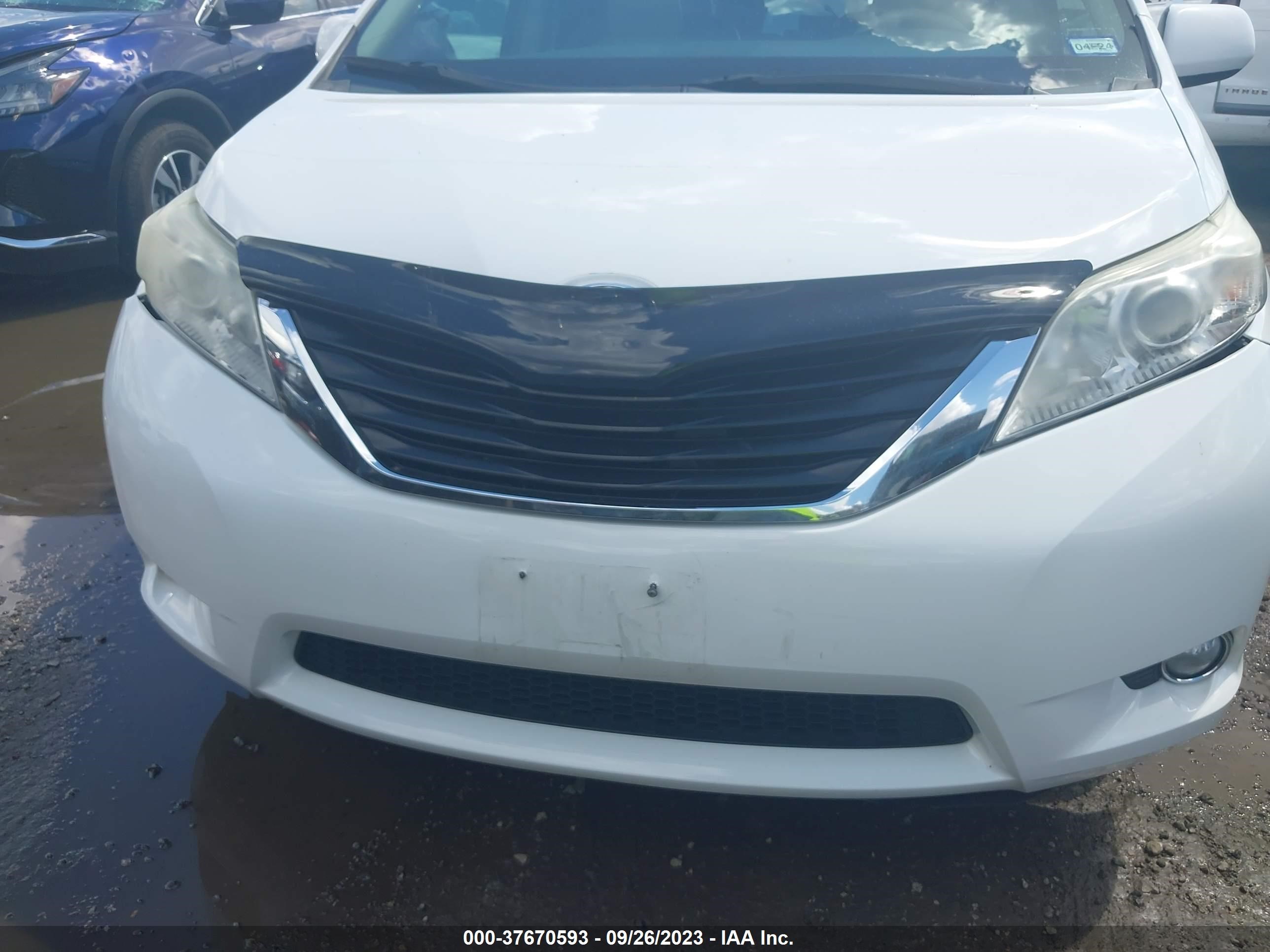 Photo 11 VIN: 5TDYK3DC8ES514847 - TOYOTA SIENNA 