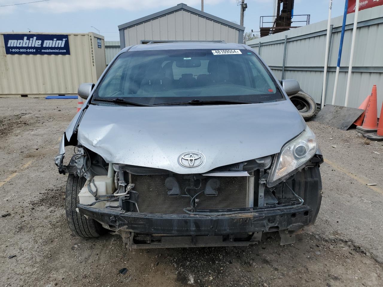 Photo 4 VIN: 5TDYK3DC8FS537322 - TOYOTA SIENNA 