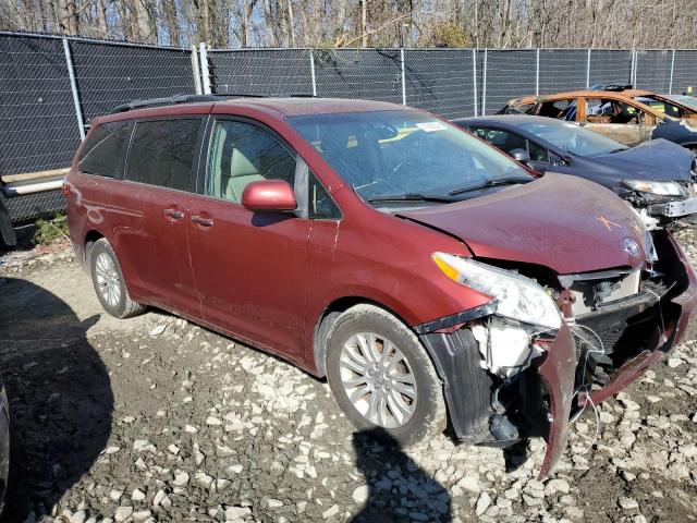 Photo 3 VIN: 5TDYK3DC8FS594989 - TOYOTA SIENNA XLE 