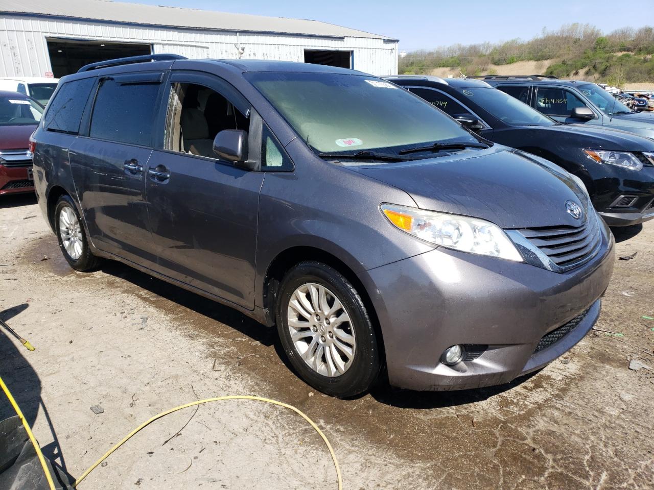 Photo 3 VIN: 5TDYK3DC8FS625710 - TOYOTA SIENNA 