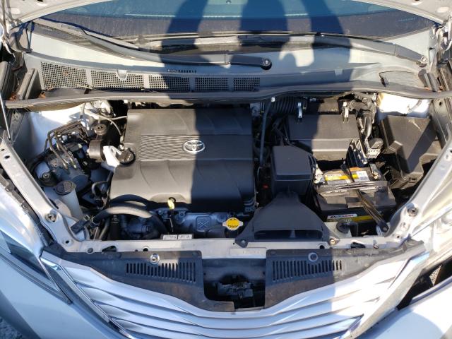 Photo 6 VIN: 5TDYK3DC8FS630051 - TOYOTA SIENNA XLE 