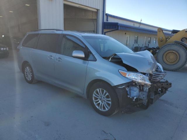 Photo 3 VIN: 5TDYK3DC8FS637811 - TOYOTA SIENNA XLE 