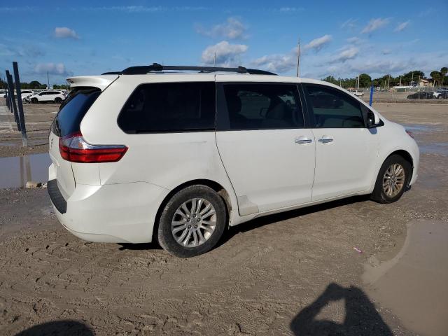 Photo 2 VIN: 5TDYK3DC8GS758713 - TOYOTA SIENNA XLE 