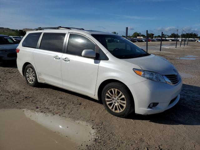 Photo 3 VIN: 5TDYK3DC8GS758713 - TOYOTA SIENNA XLE 