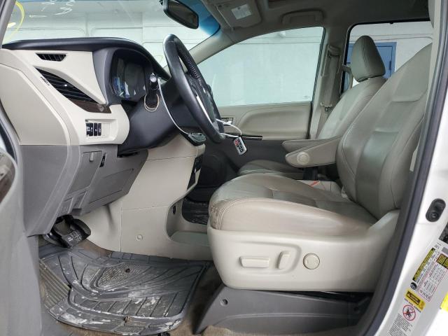 Photo 6 VIN: 5TDYK3DC8GS758713 - TOYOTA SIENNA XLE 