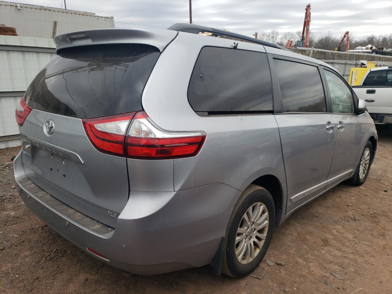 Photo 2 VIN: 5TDYK3DC8GS761126 - TOYOTA SIENNA 