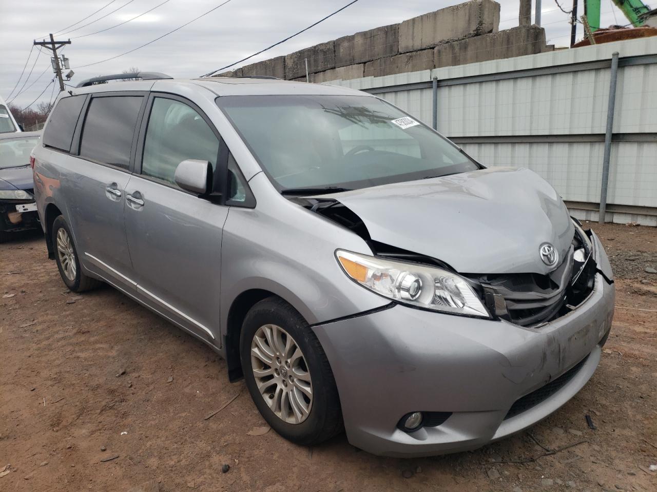 Photo 3 VIN: 5TDYK3DC8GS761126 - TOYOTA SIENNA 