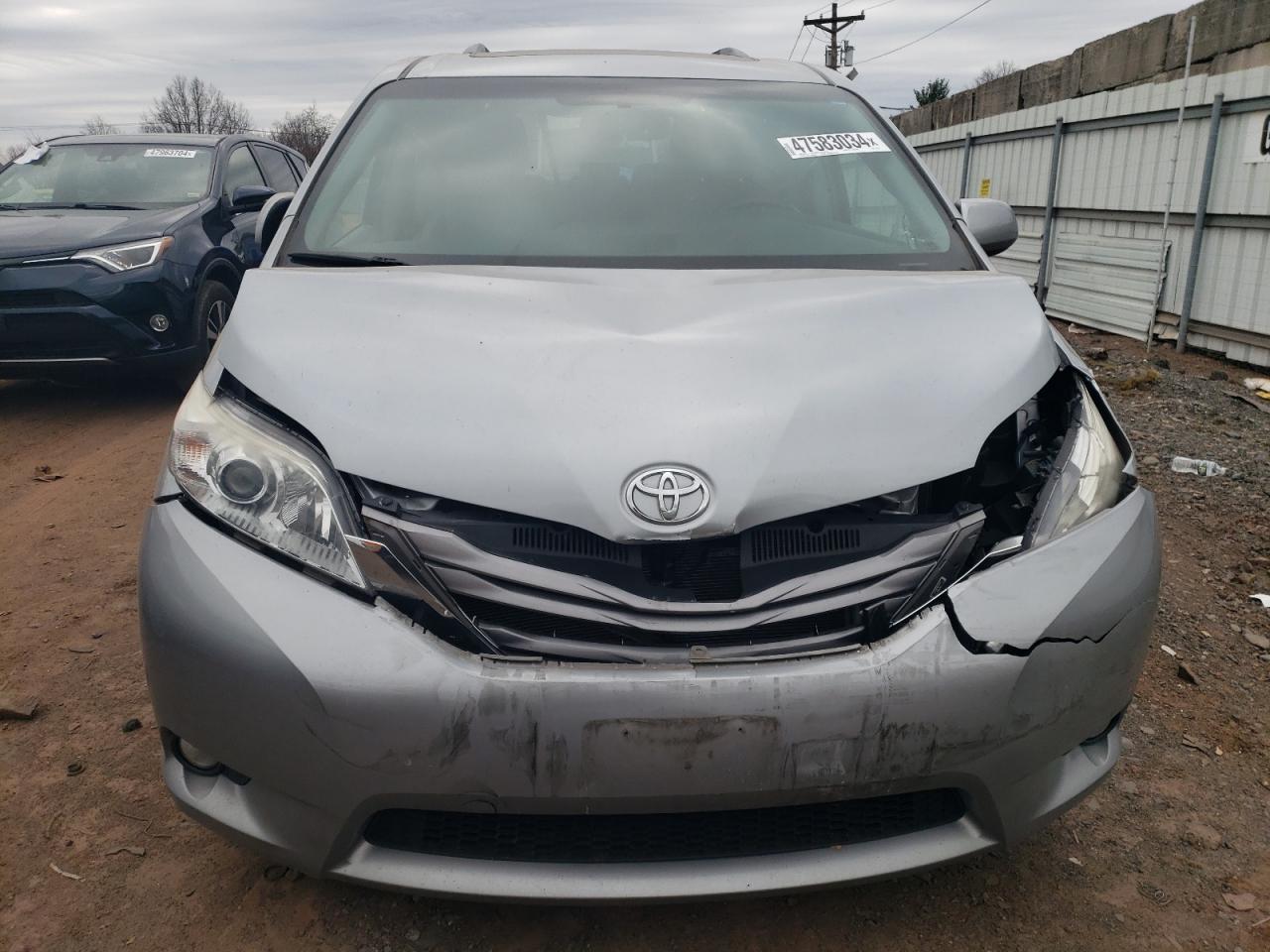 Photo 4 VIN: 5TDYK3DC8GS761126 - TOYOTA SIENNA 