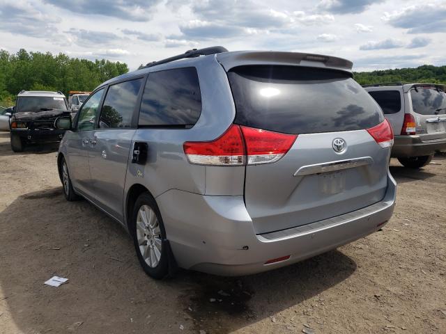 Photo 2 VIN: 5TDYK3DC9BS045988 - TOYOTA SIENNA XLE 