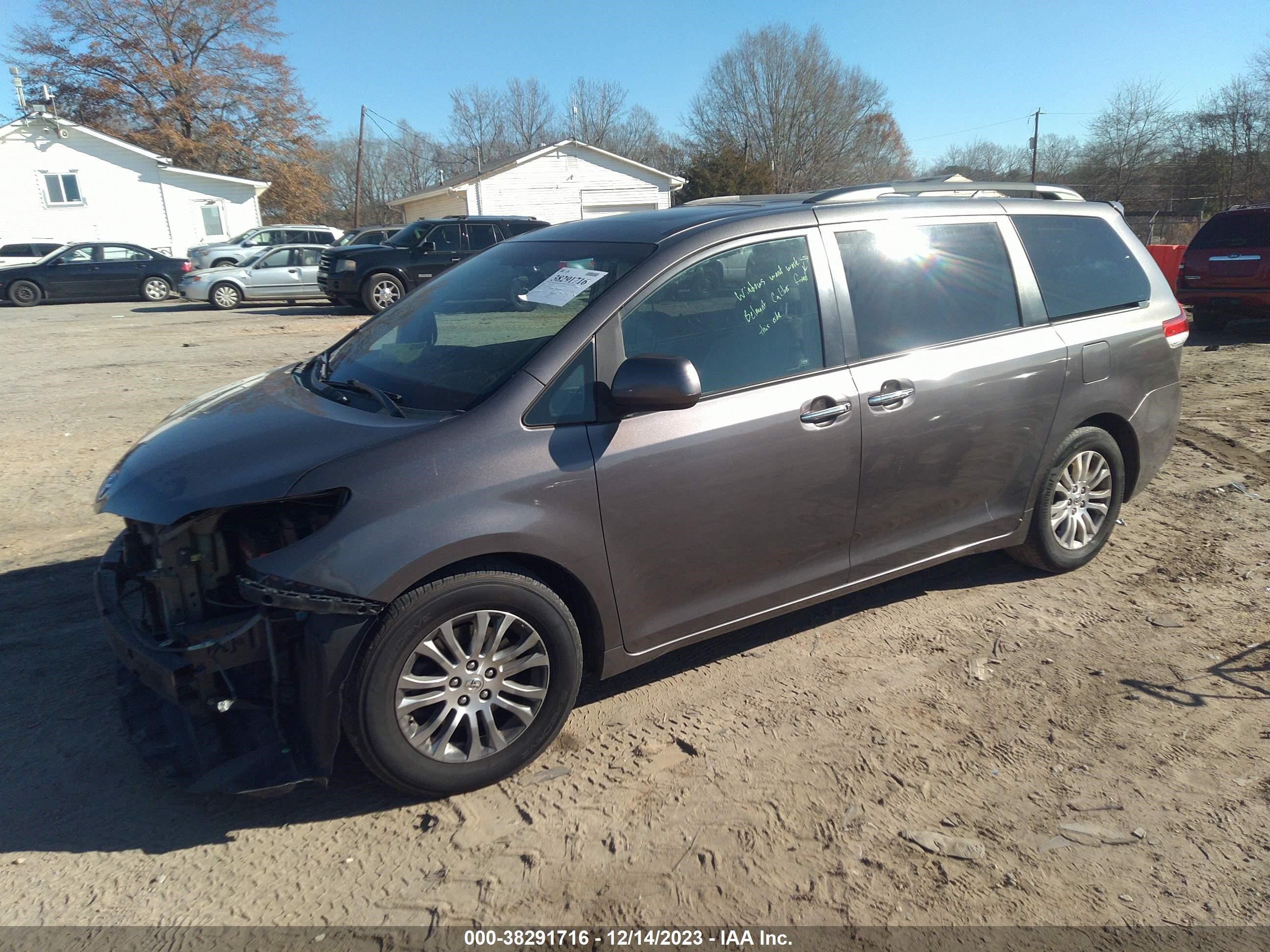 Photo 1 VIN: 5TDYK3DC9BS067697 - TOYOTA SIENNA 