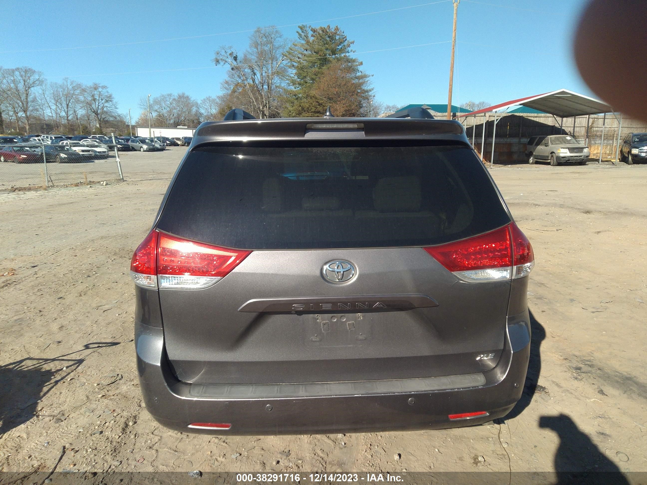 Photo 15 VIN: 5TDYK3DC9BS067697 - TOYOTA SIENNA 