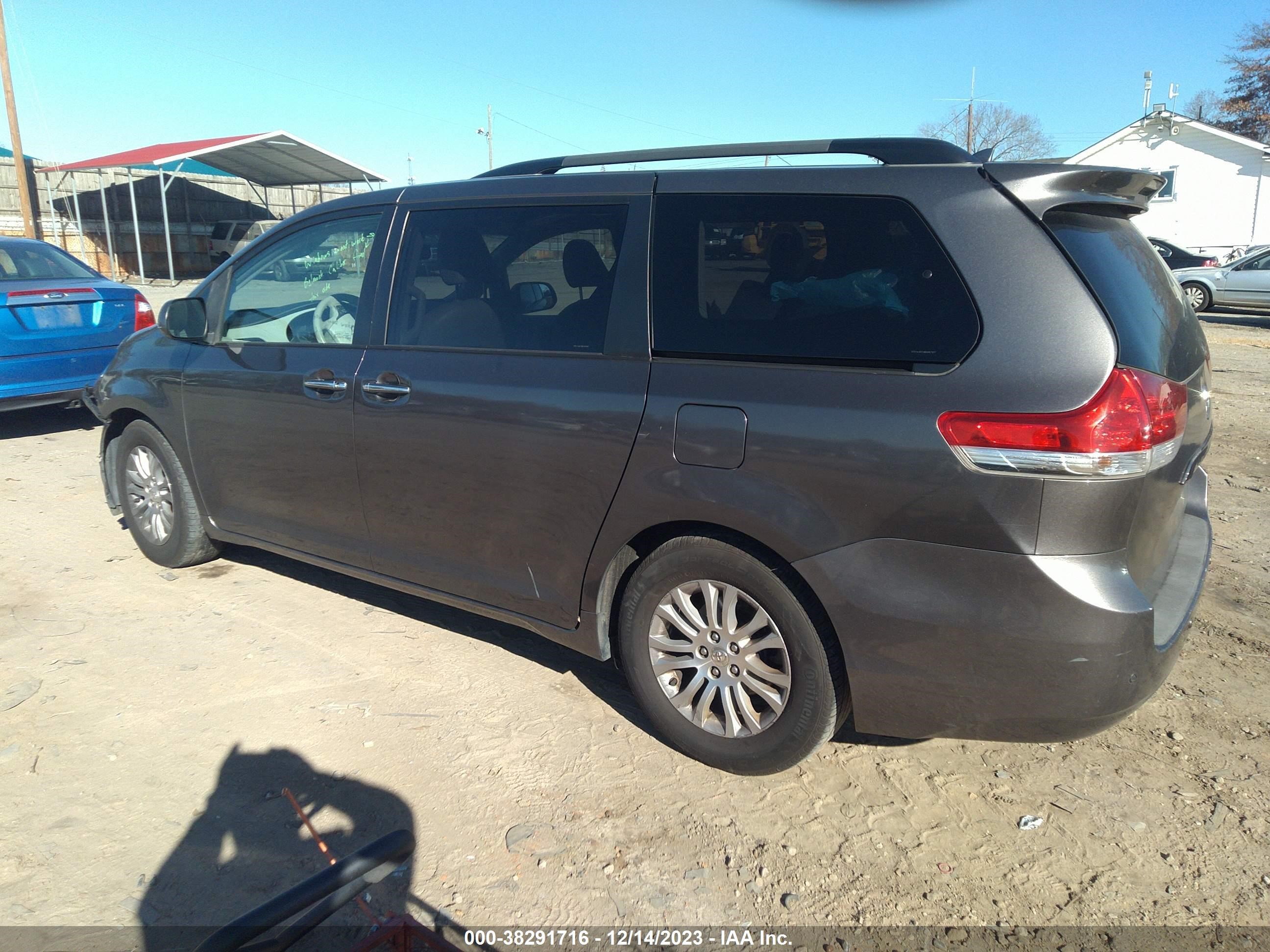 Photo 2 VIN: 5TDYK3DC9BS067697 - TOYOTA SIENNA 