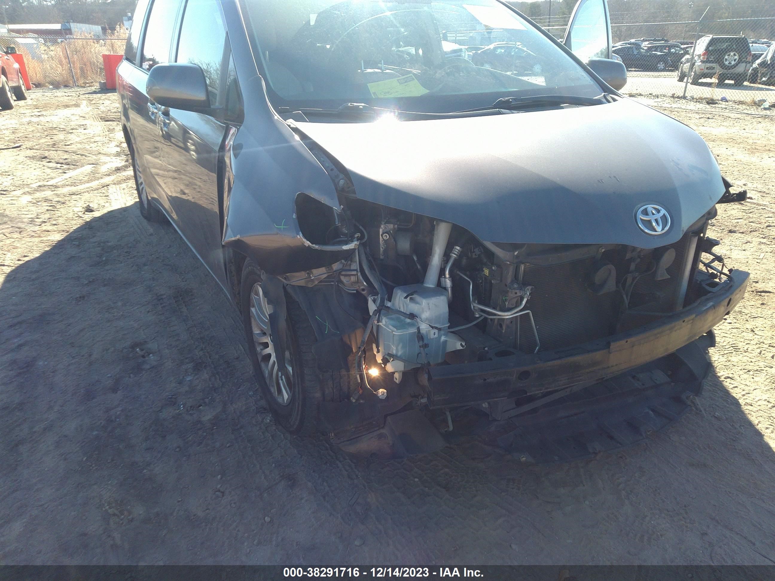 Photo 5 VIN: 5TDYK3DC9BS067697 - TOYOTA SIENNA 