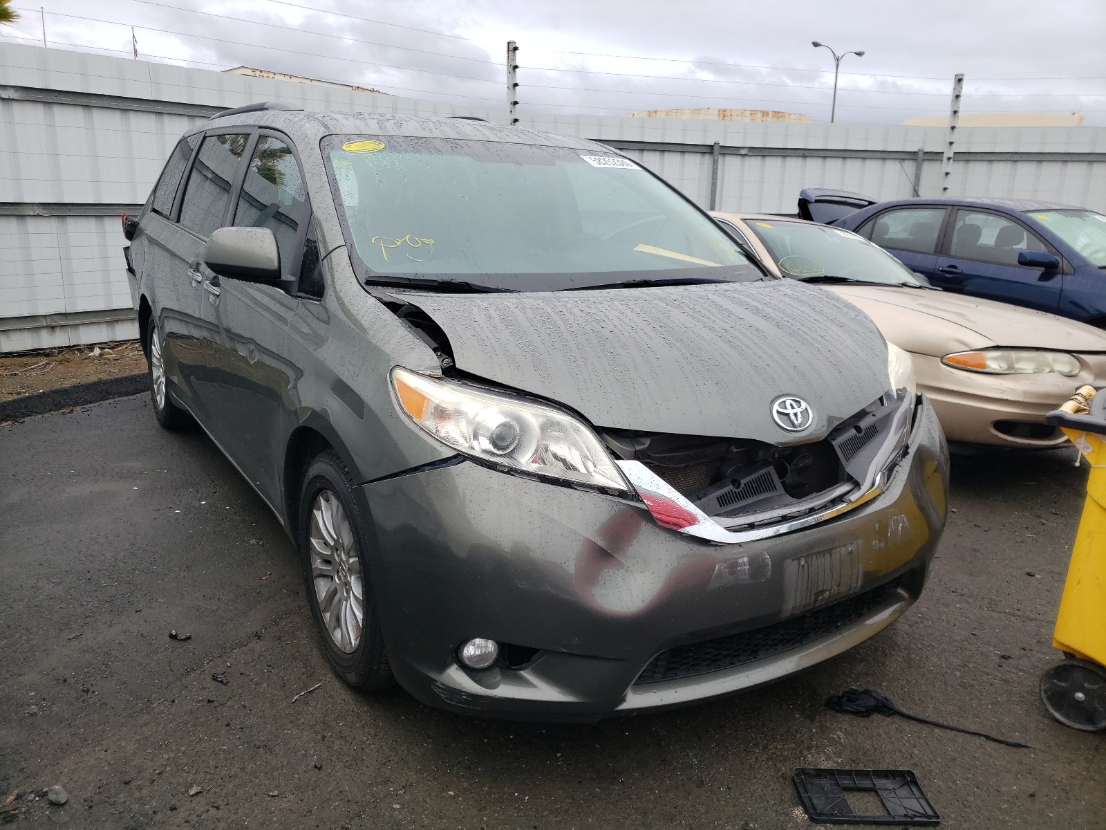 Photo 0 VIN: 5TDYK3DC9BS078828 - TOYOTA SIENNA XLE 