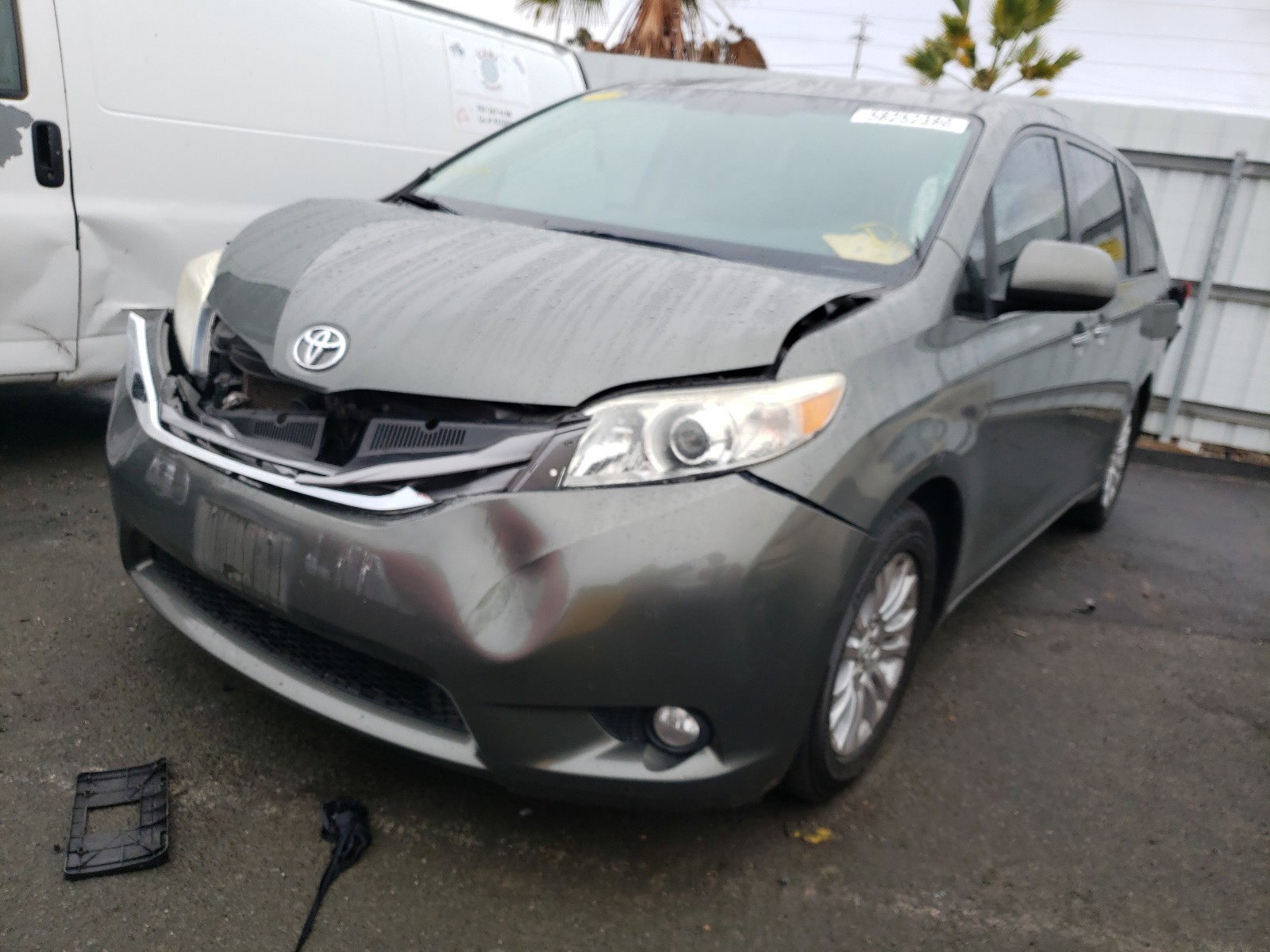 Photo 1 VIN: 5TDYK3DC9BS078828 - TOYOTA SIENNA XLE 