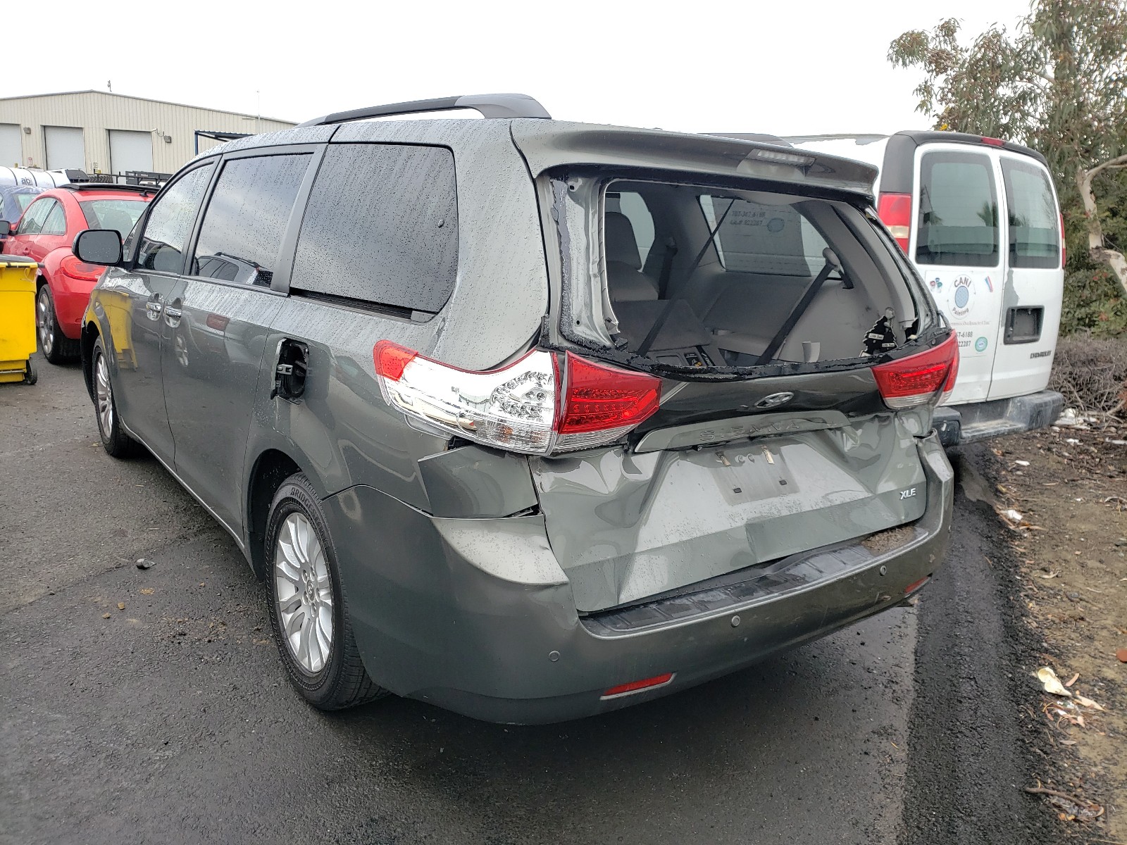 Photo 2 VIN: 5TDYK3DC9BS078828 - TOYOTA SIENNA XLE 