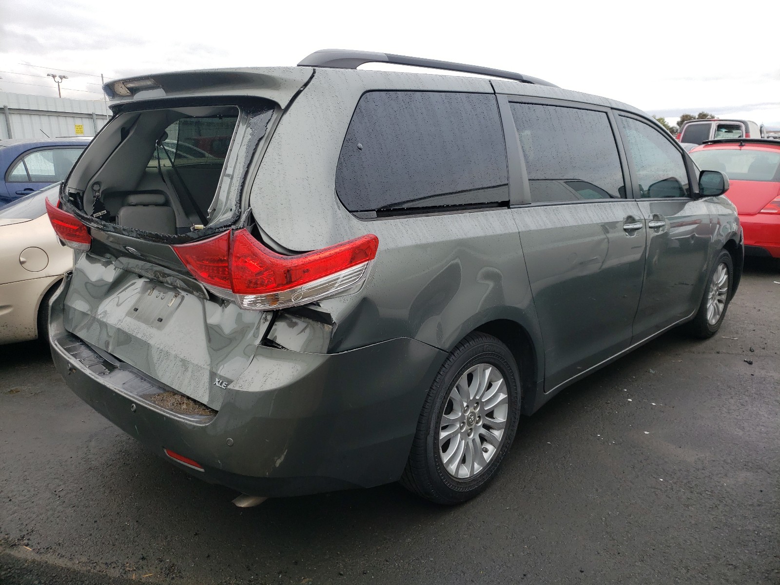 Photo 3 VIN: 5TDYK3DC9BS078828 - TOYOTA SIENNA XLE 