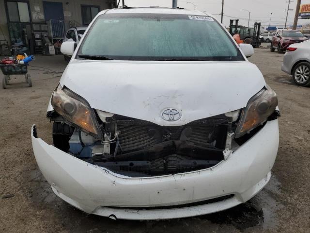 Photo 4 VIN: 5TDYK3DC9BS084628 - TOYOTA SIENNA XLE 