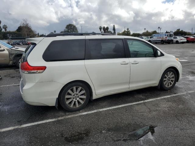 Photo 2 VIN: 5TDYK3DC9BS105560 - TOYOTA SIENNA XLE 